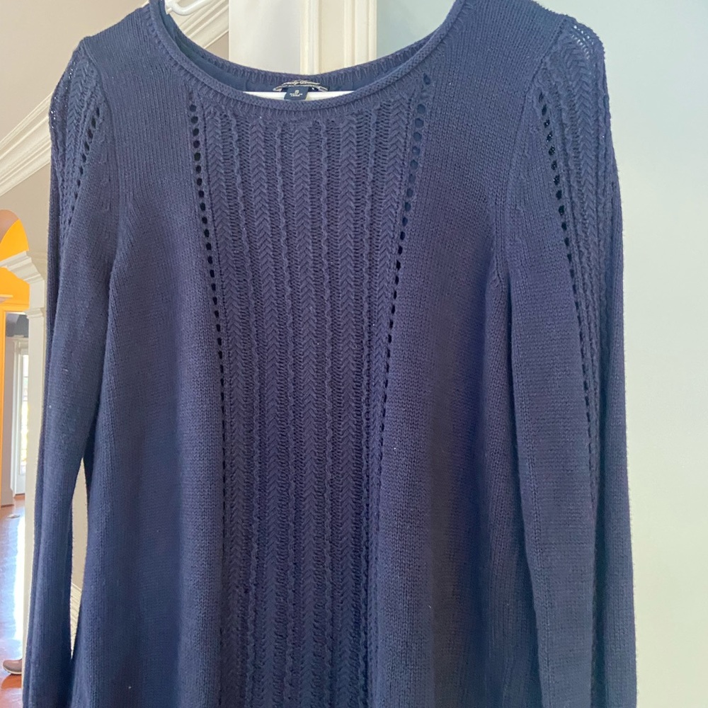 Lucky Brand ladies sweater. Navy size small.